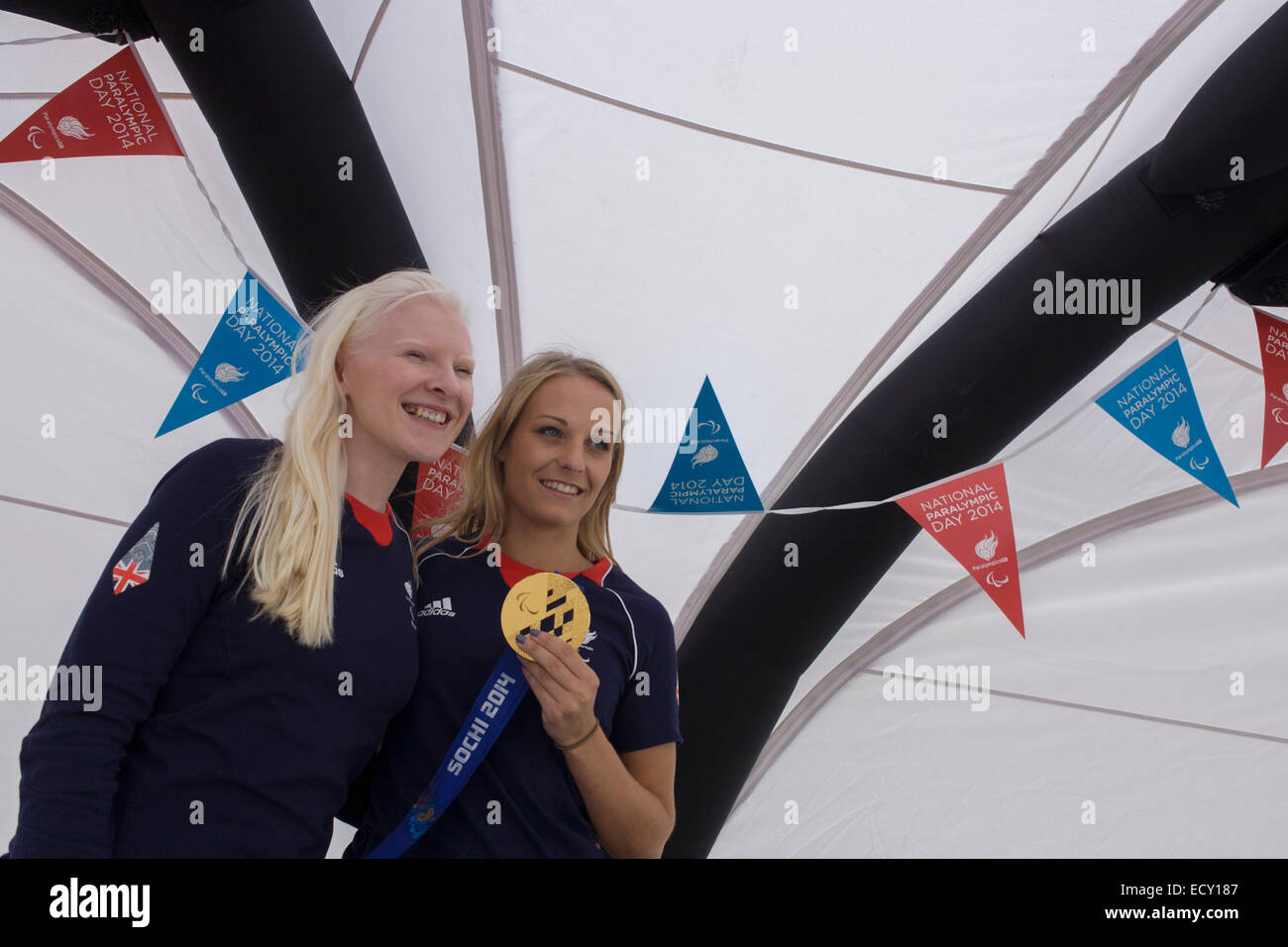 Partially-sighted skiing Kelly Gallagher and sighted guide Charlotte Evans at Stratford Paralympian event. Stock Photo