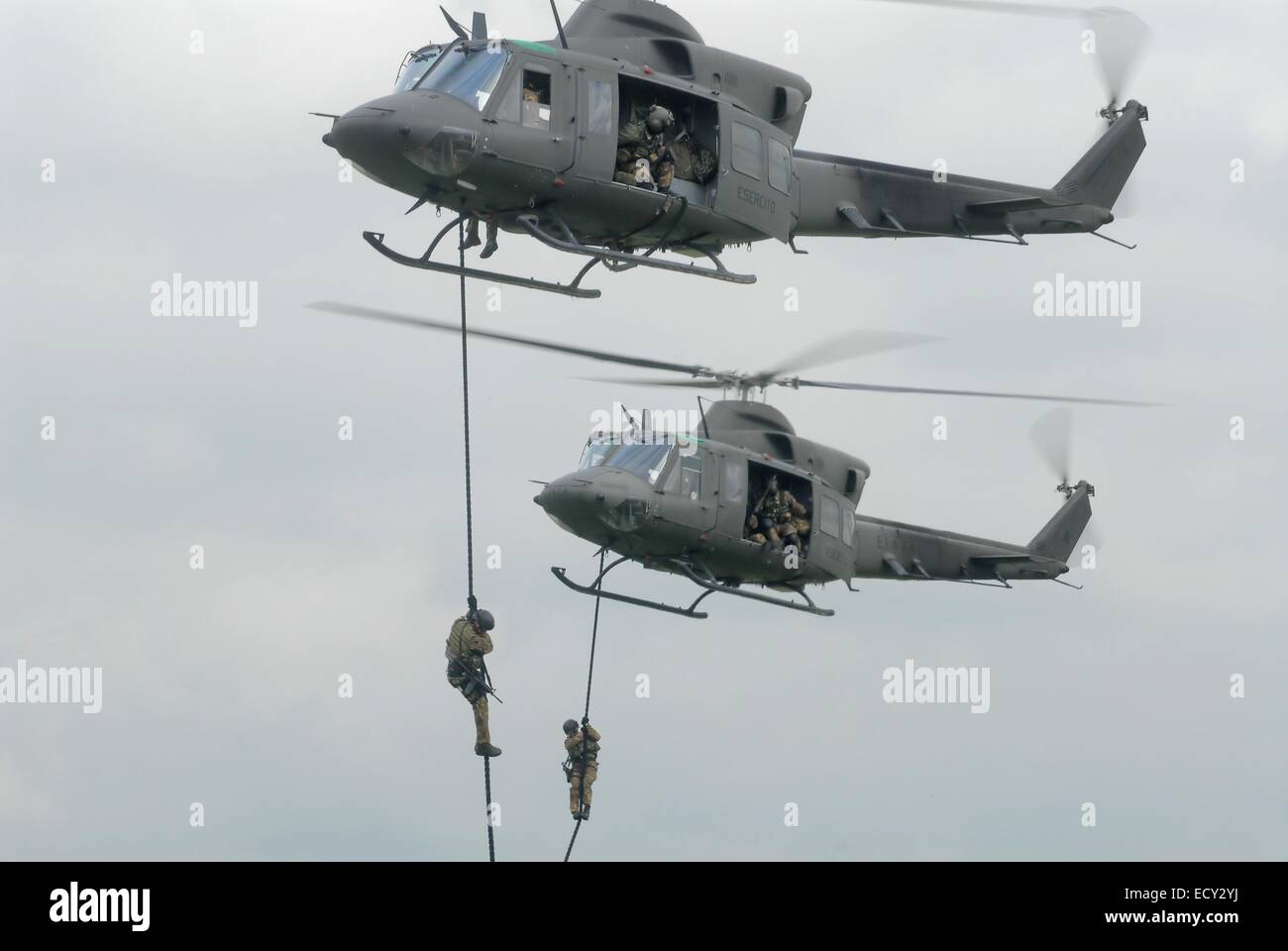 Italian army, paratroopers of the airborne brigade "Folgore" in