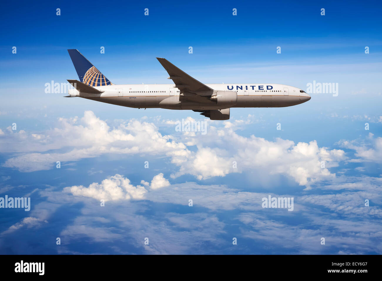 United Airlines Boeing 777 in flight Stock Photo