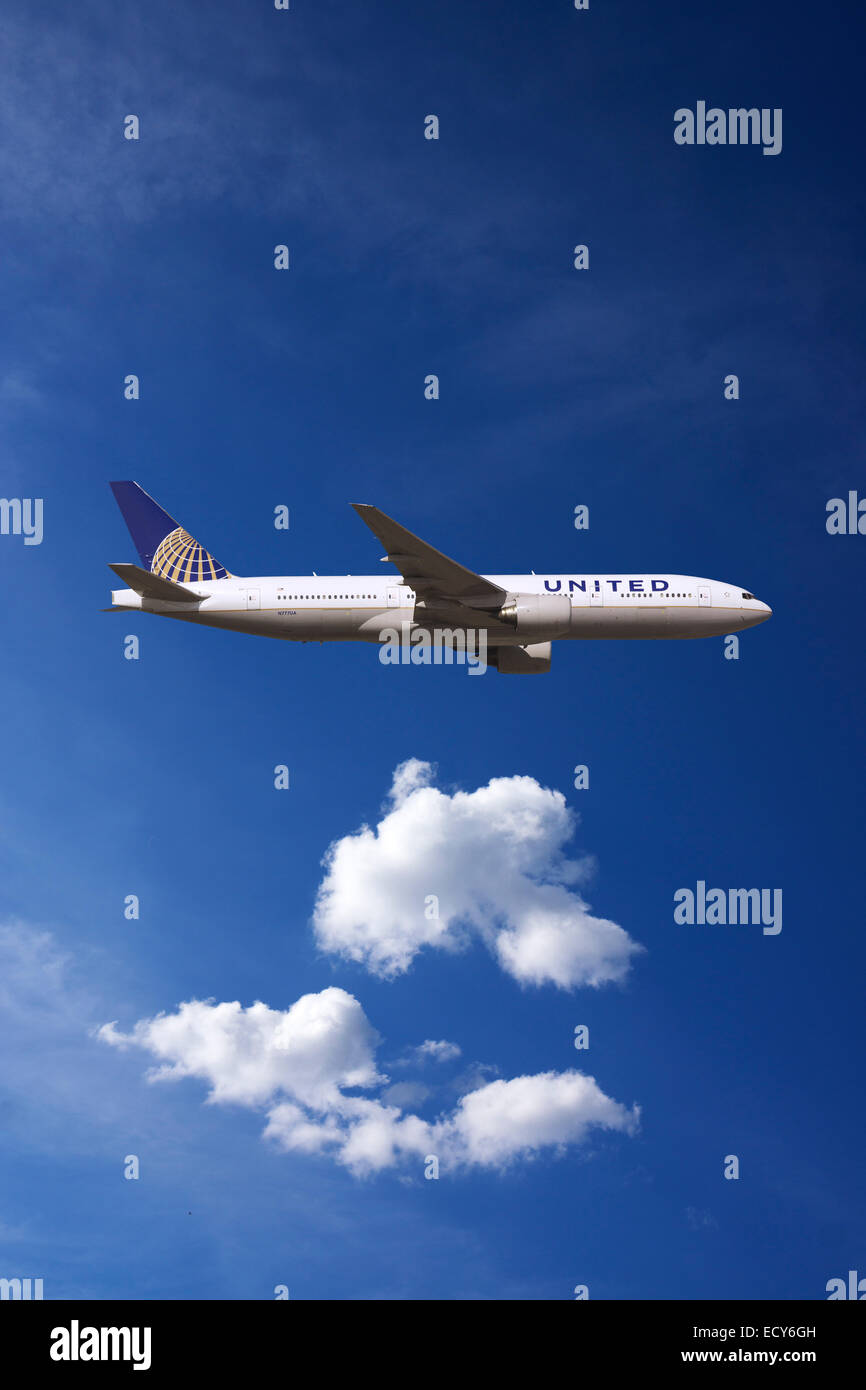 United Airlines Boeing 777 in flight Stock Photo