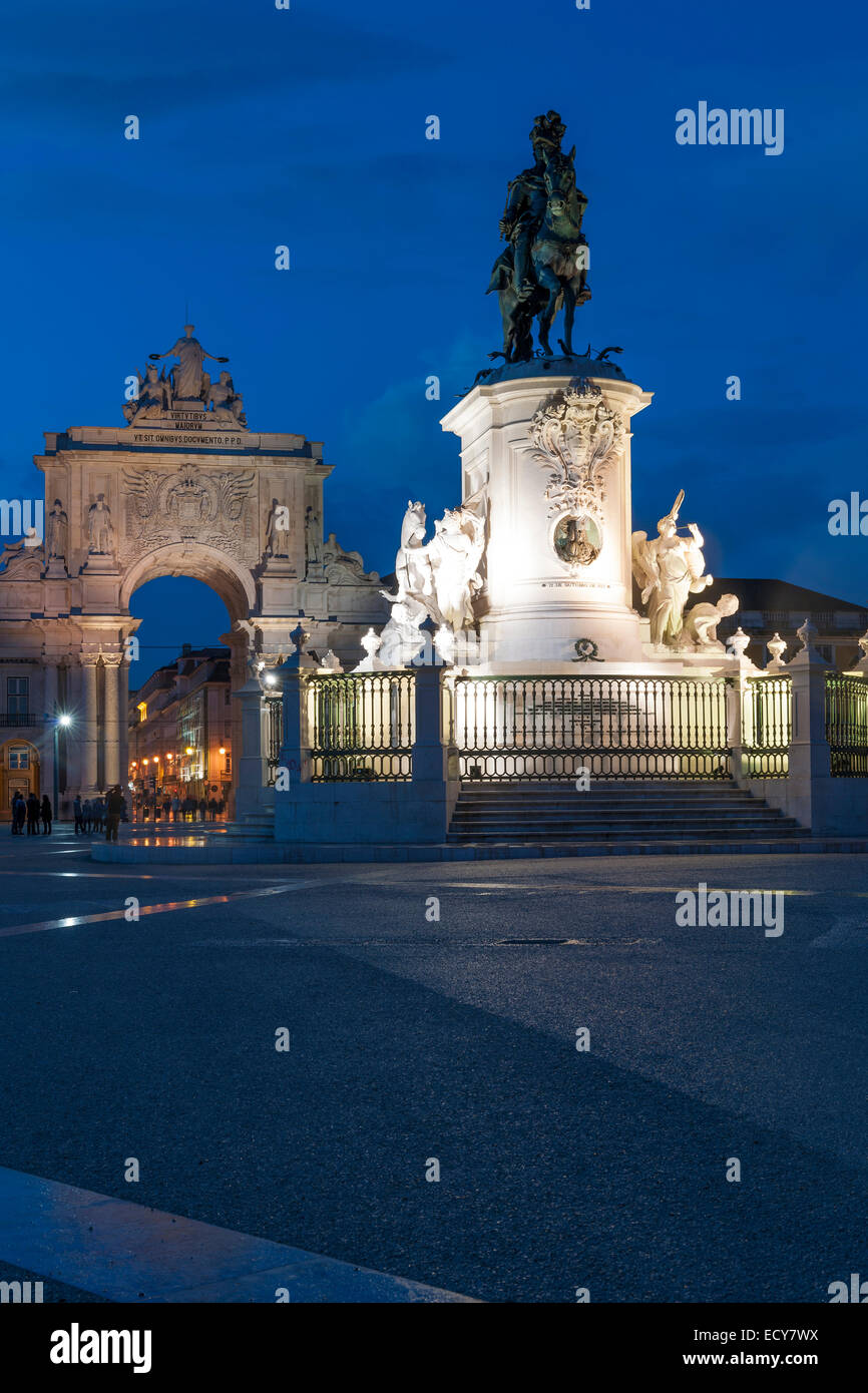 Rua Augusta Arch triumphal arch at the Praca do Comercio square, in front the equestrian statue of King José I, Baixa, Lisbon Stock Photo
