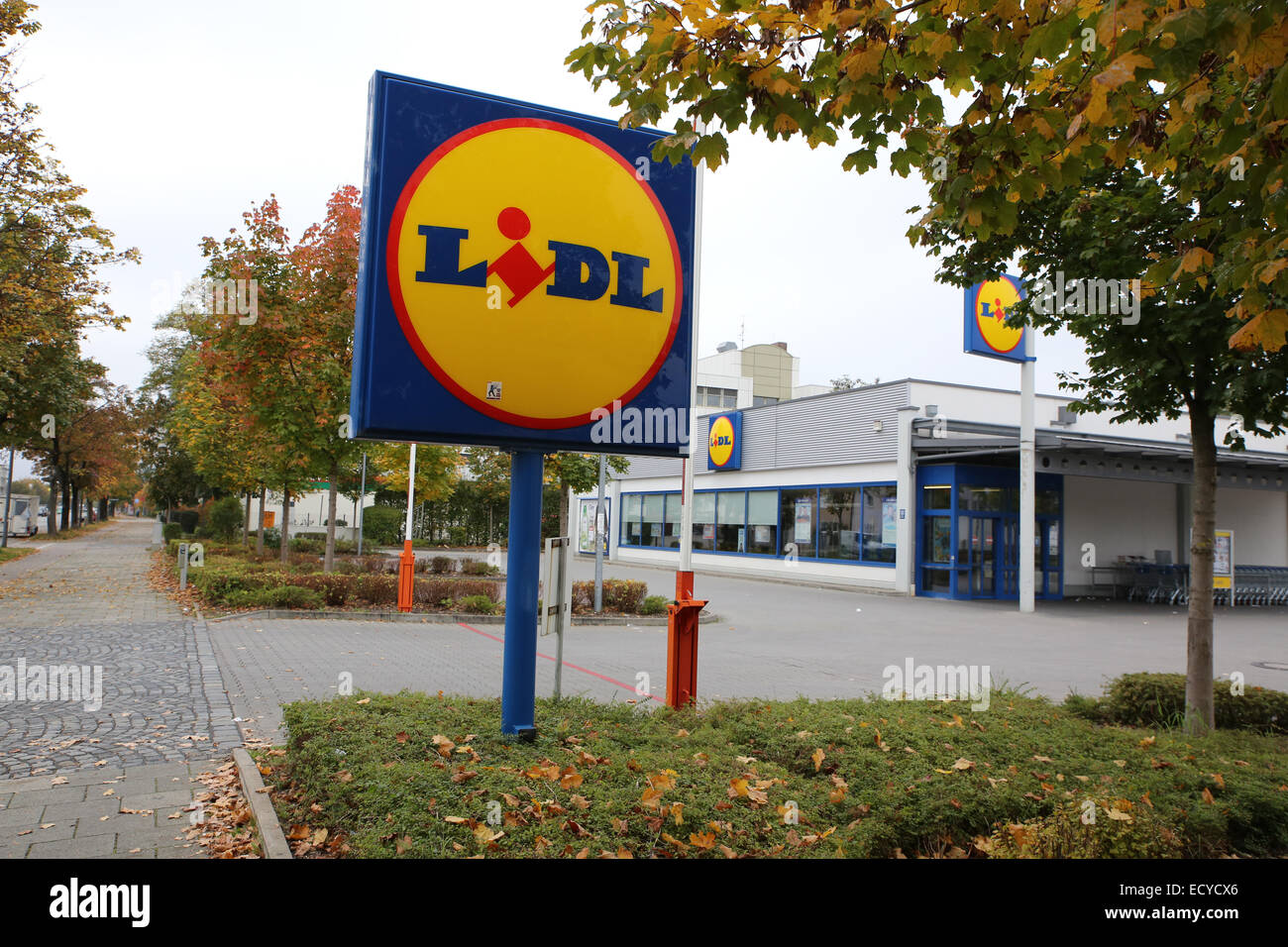 lidl supermarket store germany munich europe Stock Photo Alamy