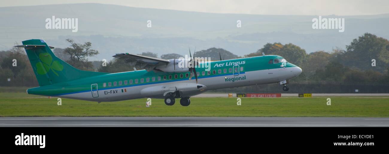 Aer Lingus Aircraft taking off from Manchester Airport - EI-FAV Stock Photo