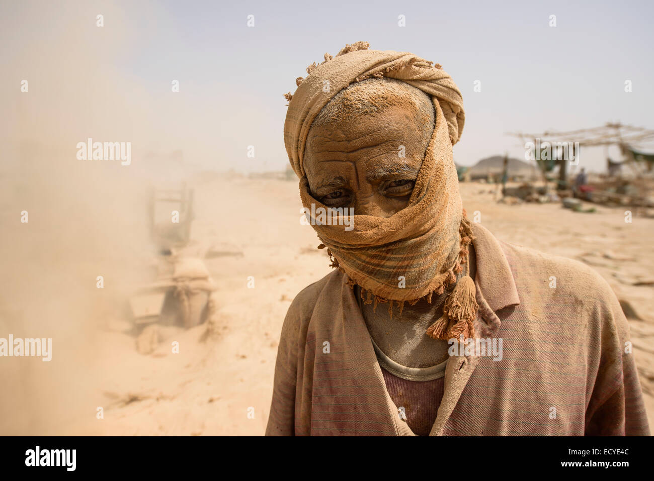 Gold miners in the Delgo Gold Market, Sudan Stock Photo