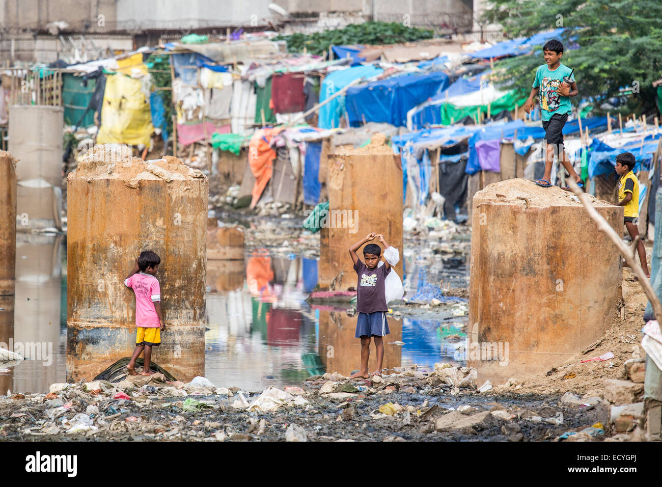 Slums next to a river in Delhi, India Stock Photo