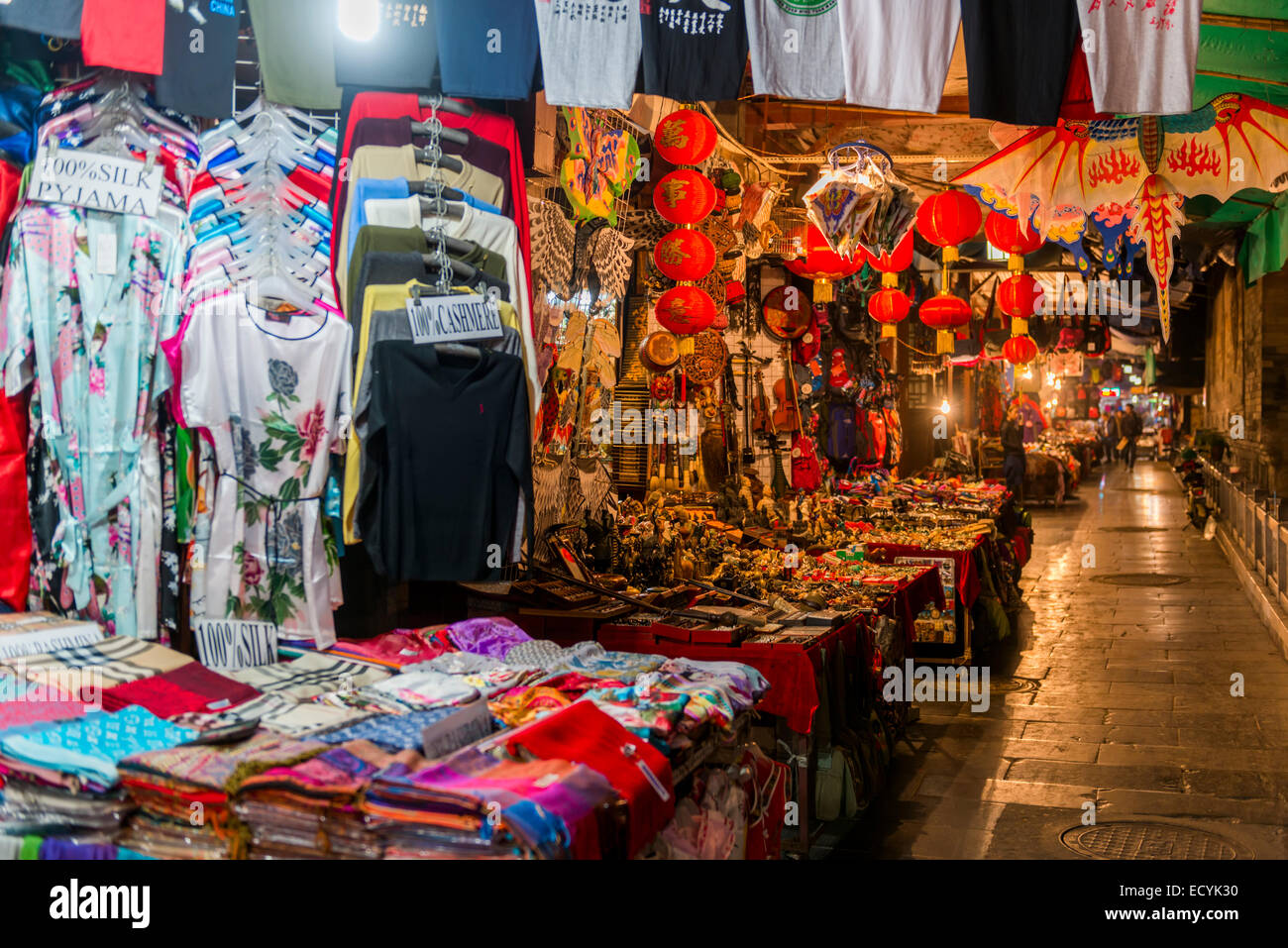 Bei Yuan Men night market in Xi'an, Shaanxi, China 2014 Stock Photo