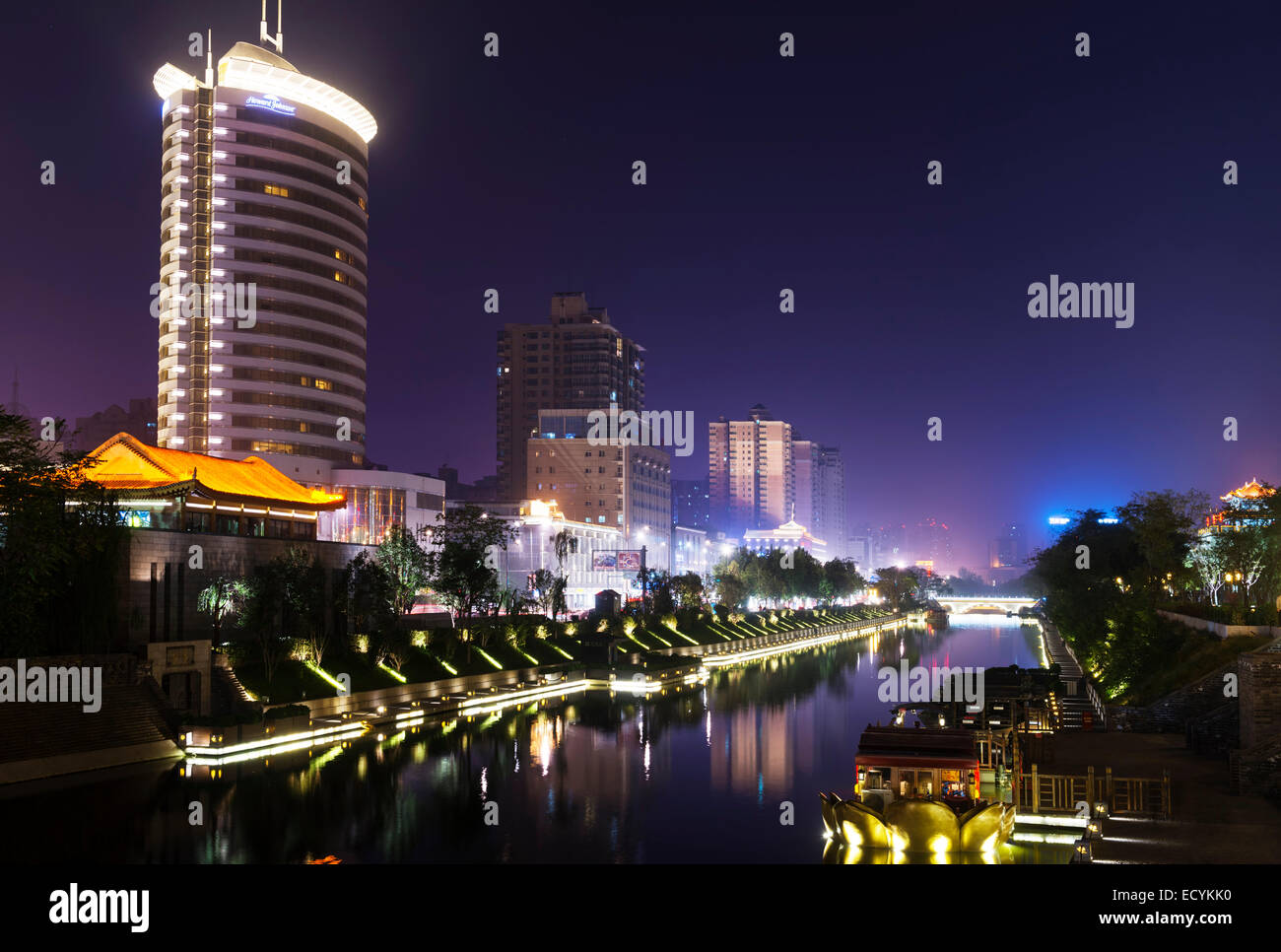 Xi'an nighttime canal scenery and Howard Johnson hotel at South gate of city wall. Xi'an, Shaanxi, China 2014 Stock Photo