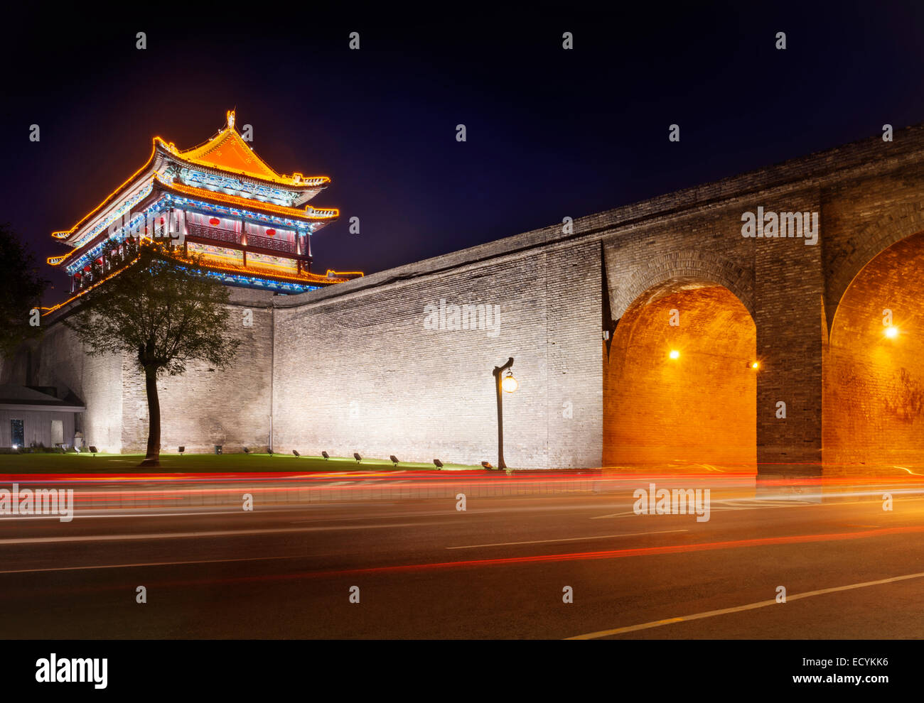 Tower of the Xi'an city wall nighttime scenery. Xi'an, Shaanxi, China 2014 Stock Photo