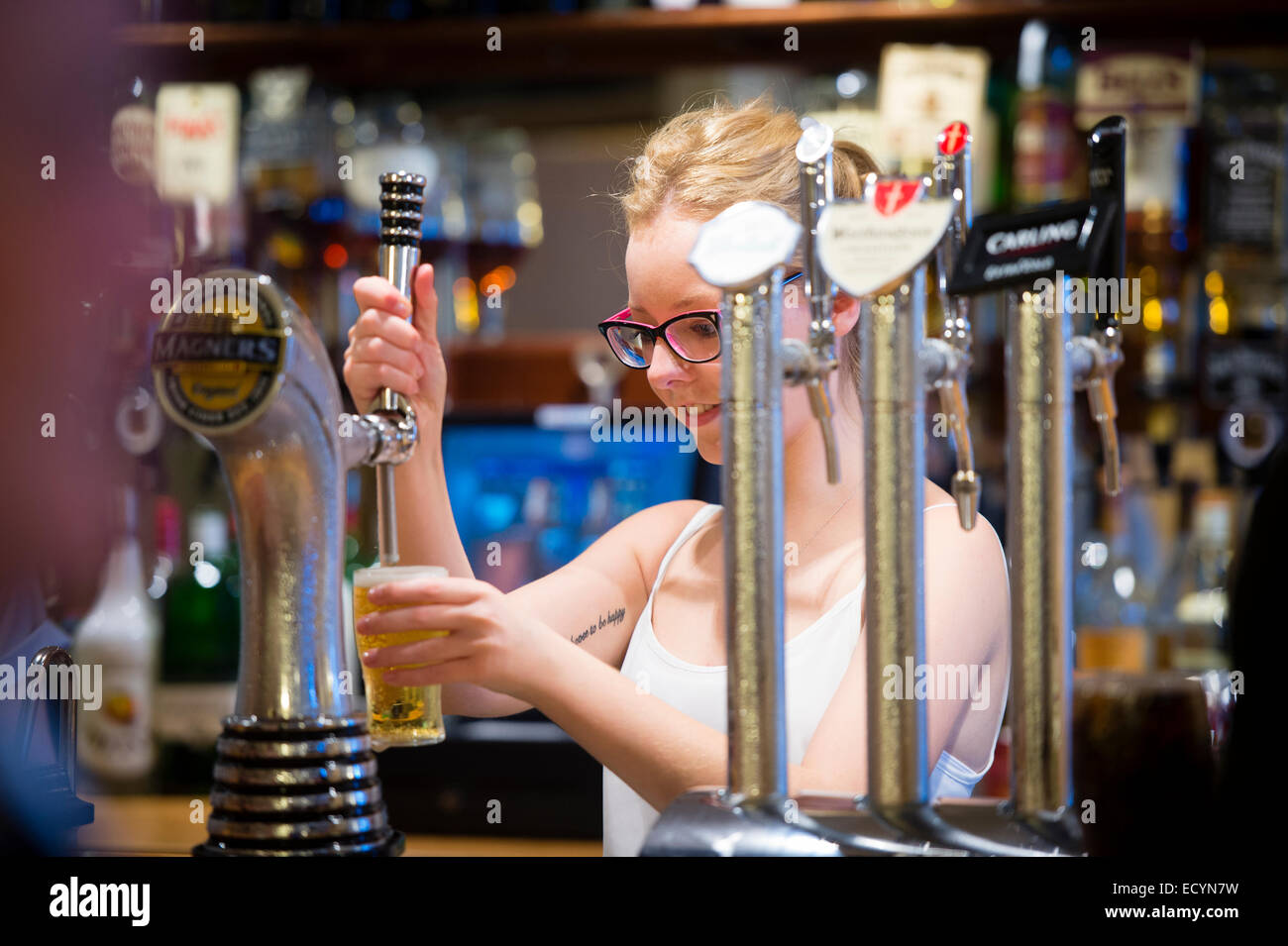 Pulling a pint of beer hires stock photography and images Alamy