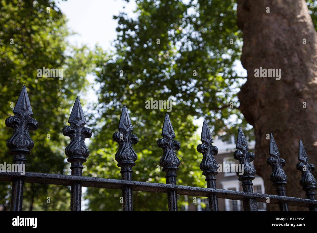 England Side Rails Railing london hi-res stock photography and images - Alamy