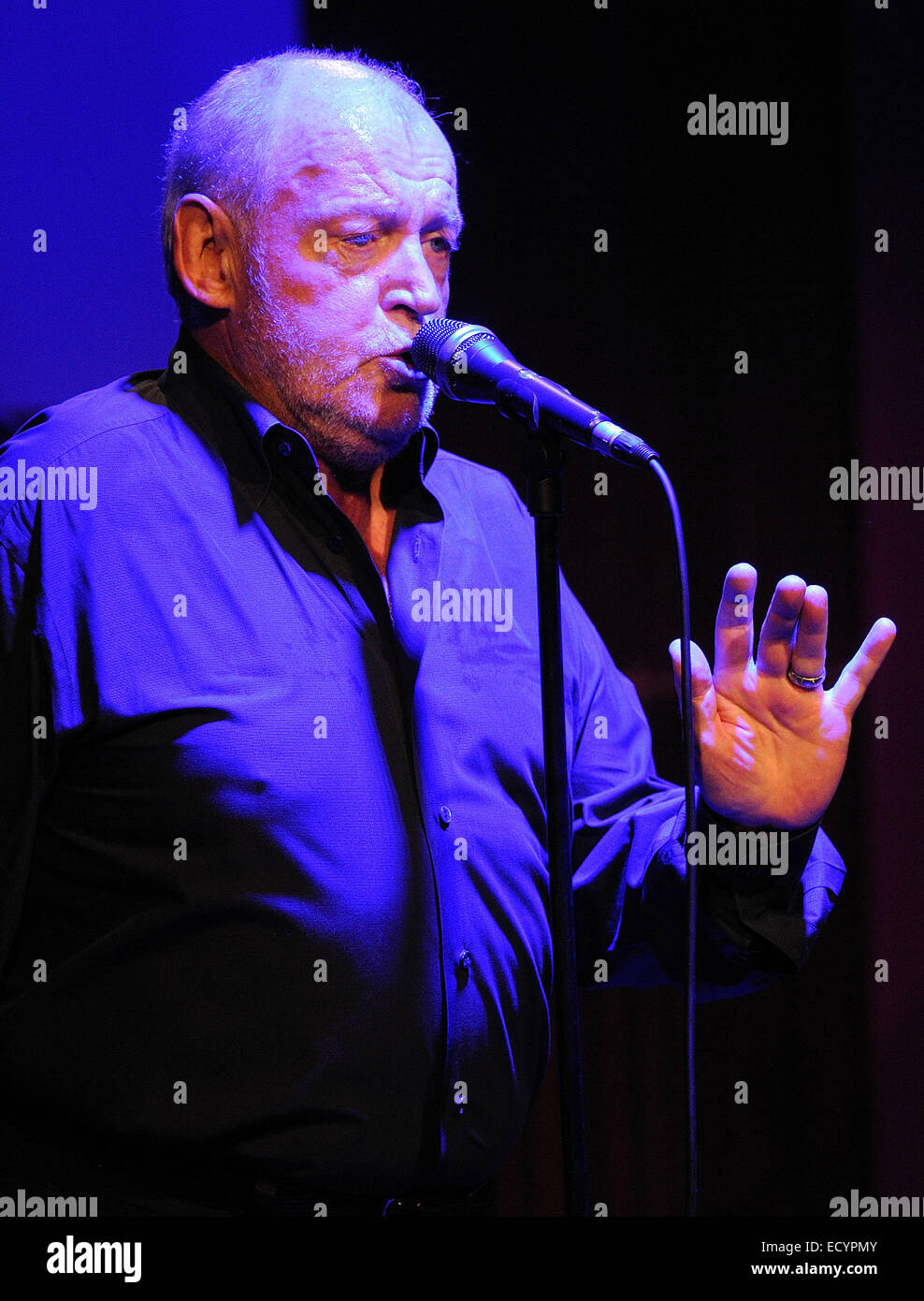 Cologne, Germany. 18th Nov, 2012. British singer Joe Cocker performs during a concert for the German public broadcaster WDR2 in Cologne, Germany, 18 November 2012. Photo: Henning Kaiser/dpa/Alamy Live News Stock Photo