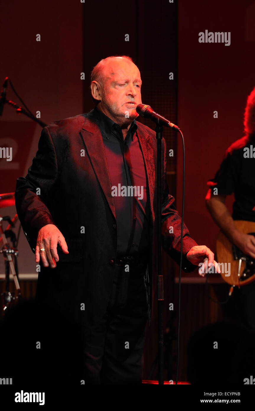 Cologne, Germany. 18th Nov, 2012. British singer Joe Cocker performs during a concert for the German public broadcaster WDR2 in Cologne, Germany, 18 November 2012. Photo: Horst Galuschka/dpa/Alamy Live News Stock Photo