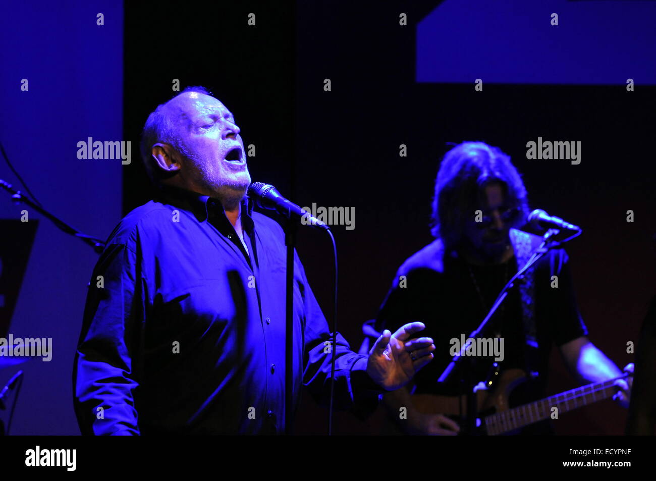 Cologne, Germany. 18th Nov, 2012. British singer Joe Cocker performs during a concert for the German public broadcaster WDR2 in Cologne, Germany, 18 November 2012. Photo: Horst Galuschka/dpa/Alamy Live News Stock Photo