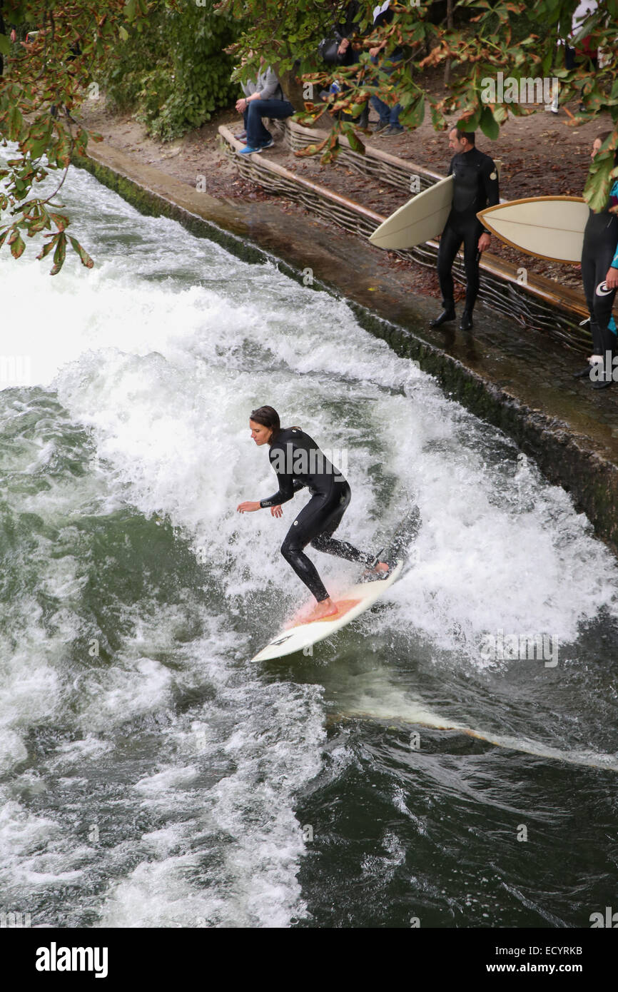 Englischer Garten made made surfing wave Stock Photo