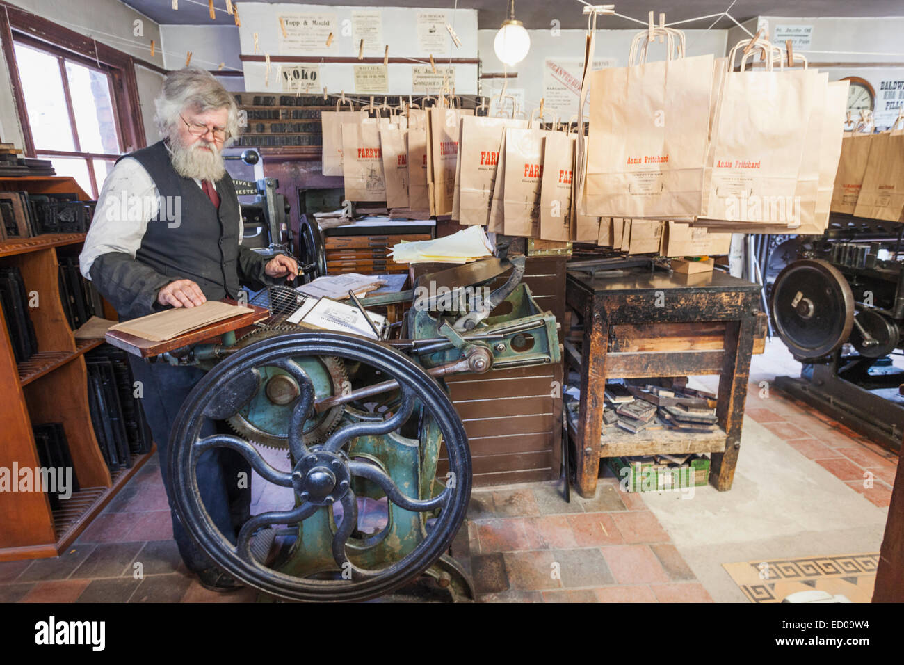 Printing press machine hi-res stock photography and images - Alamy