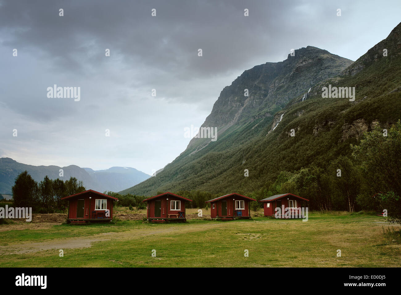Cottage at the foot of a mountain hi-res stock photography and images ...