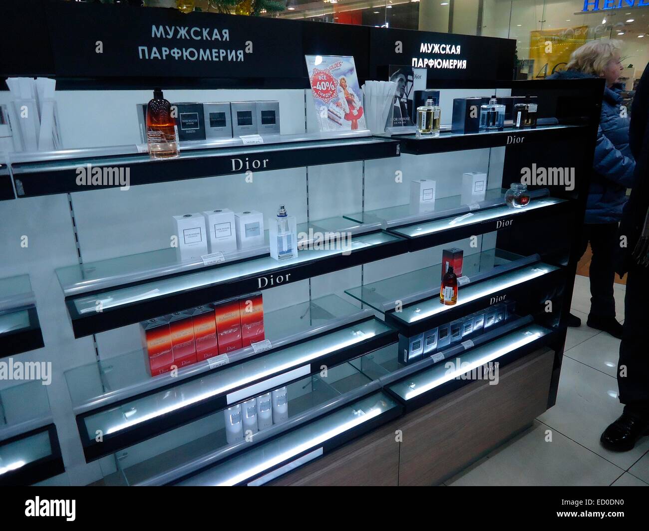 Moscow, Russia. 22nd Dec, 2014. The foreigners are crazily shopping when Rouble devaluating in Moscow, Russia on 22th December, 2014. Credit:  TopPhoto/Alamy Live News Stock Photo