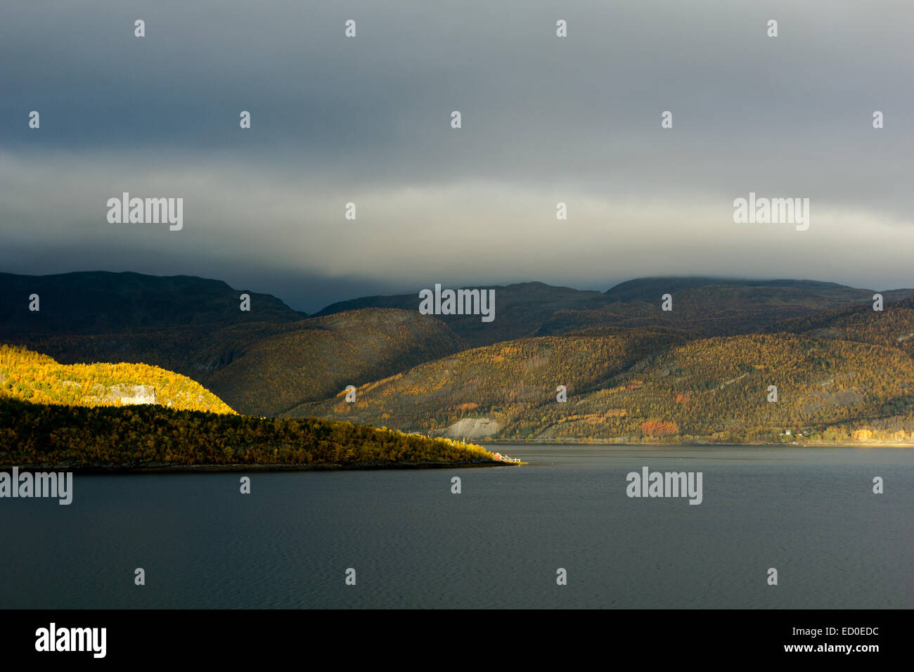 Lake and hills hi-res stock photography and images - Alamy
