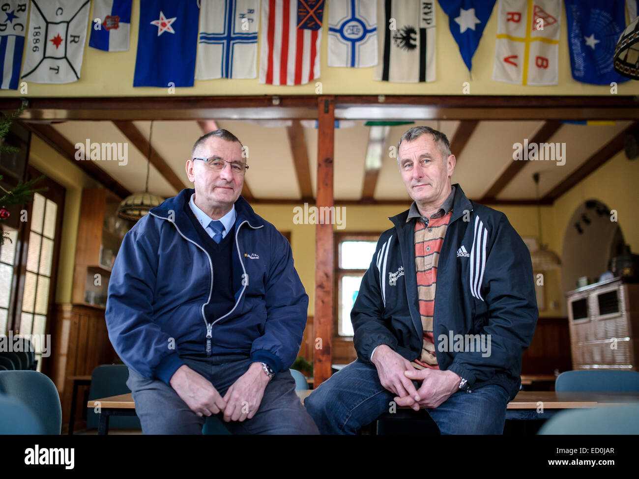 Meissen, Germany. 18th Dec, 2014. Walter Diessner (R) and his twin
