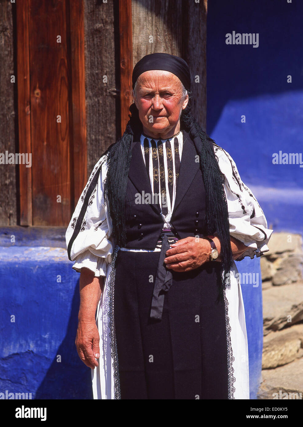 Old woman in traditional costume, Pöltinis, Hargita County, Centru (Transylvania) Region, Romania Stock Photo