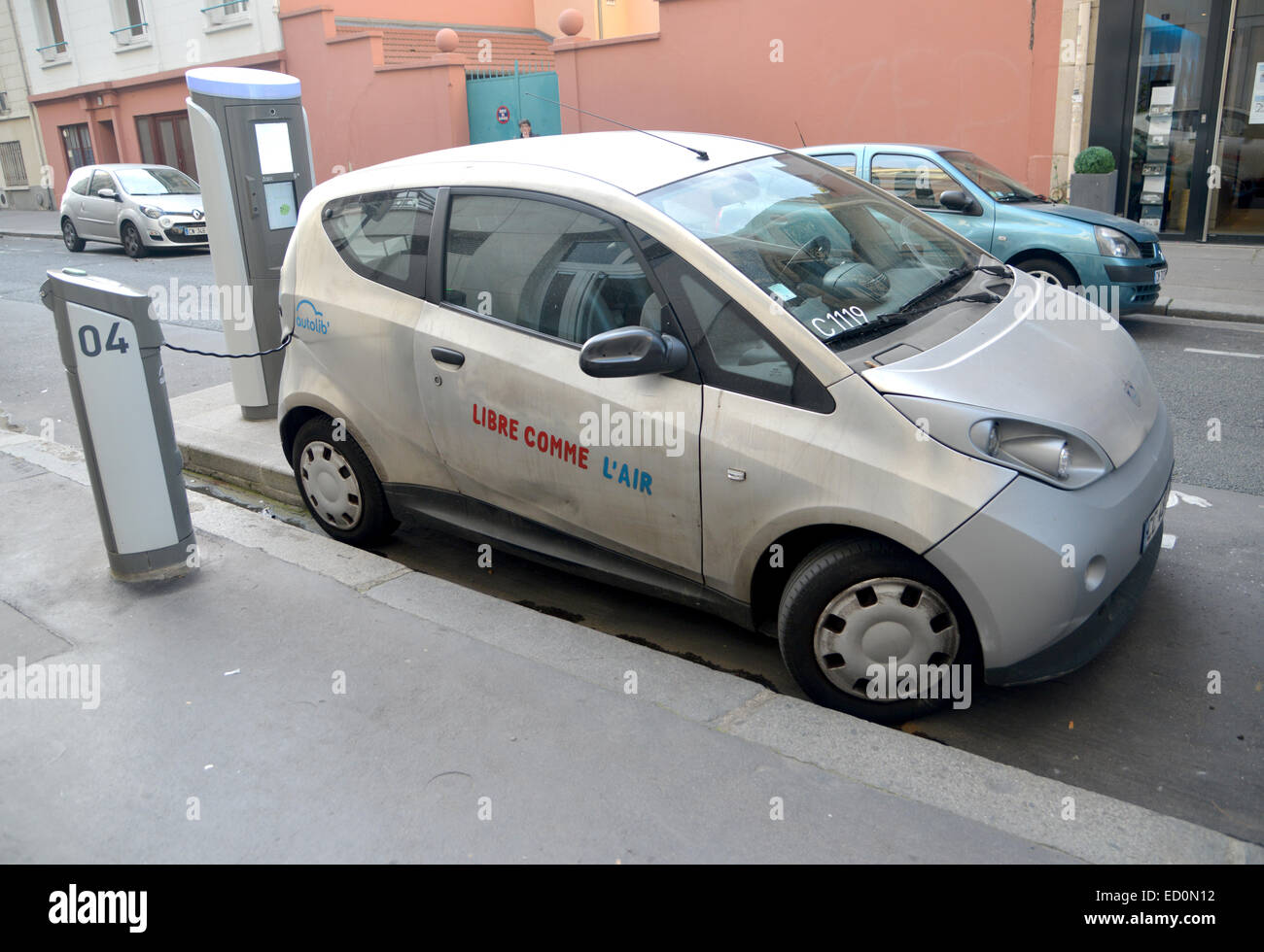 AutoLib' Libre Air Paris electric car share scheme Stock Photo - Alamy