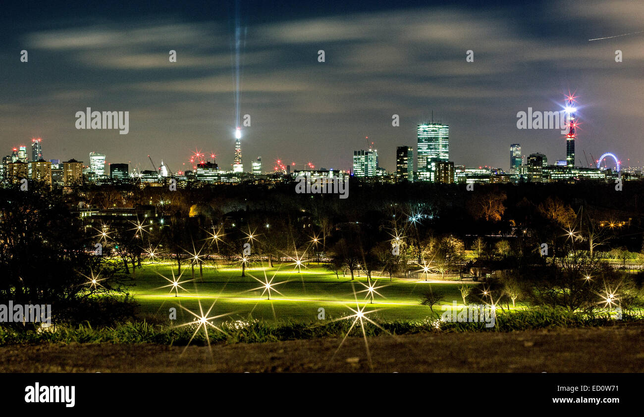 London skyline night hi-res stock photography and images - Alamy
