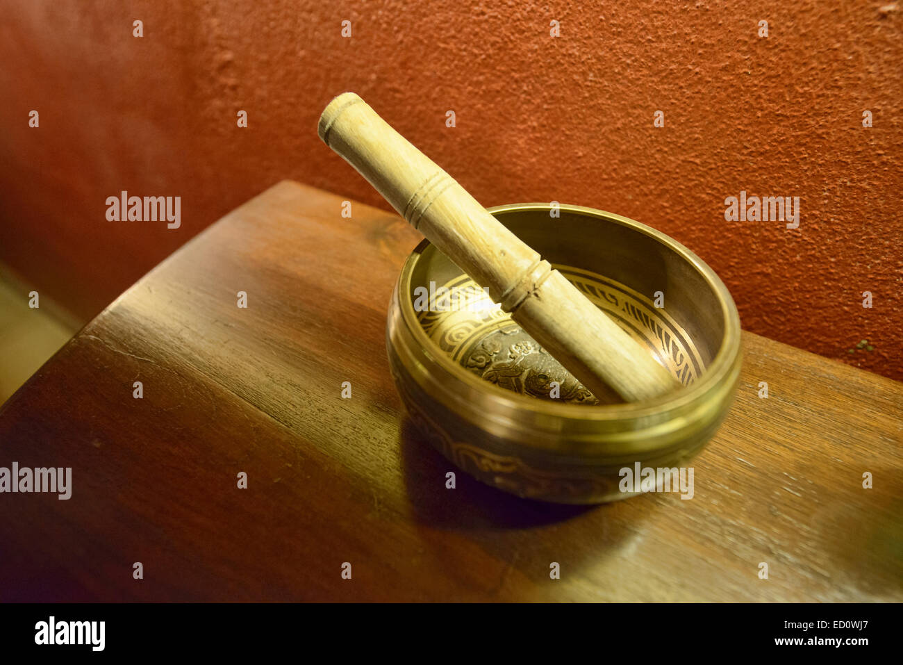Singing bowl hires stock photography and images Alamy