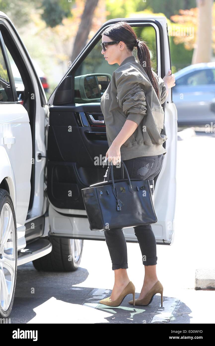 Kim Kardashian has lunch at the Beverly Glen Deli in Beverly Hills