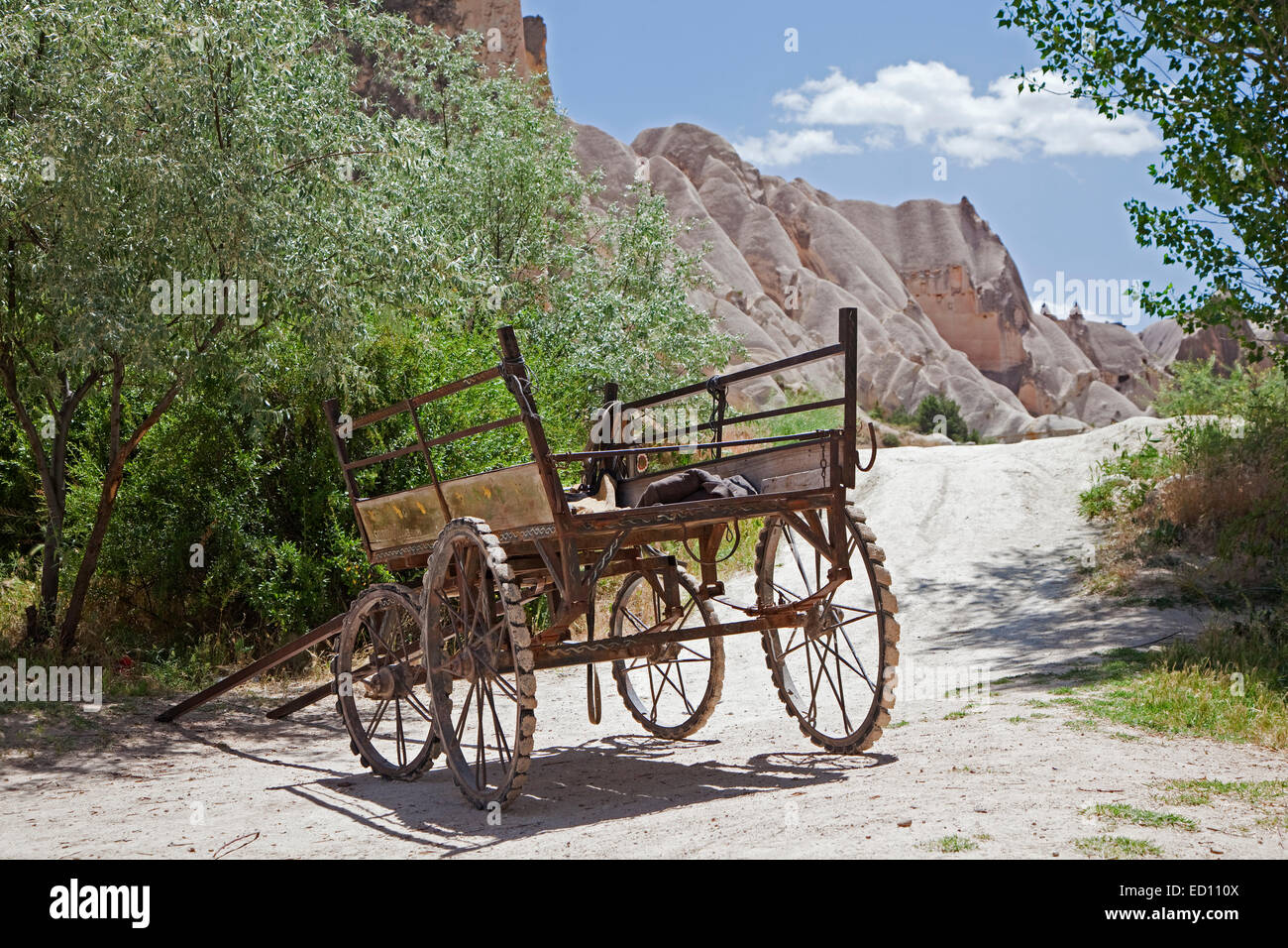 Old horse-drawn wagon in the mountains of Cappadocia, Central Anatolia, Turkey Stock Photo