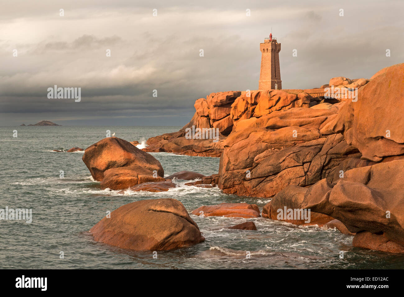Lighthouse of Men Ruz, Ploumanach, Côte de Granit Rose, Côtes d’Armor, Brittany, France, Europe Stock Photo
