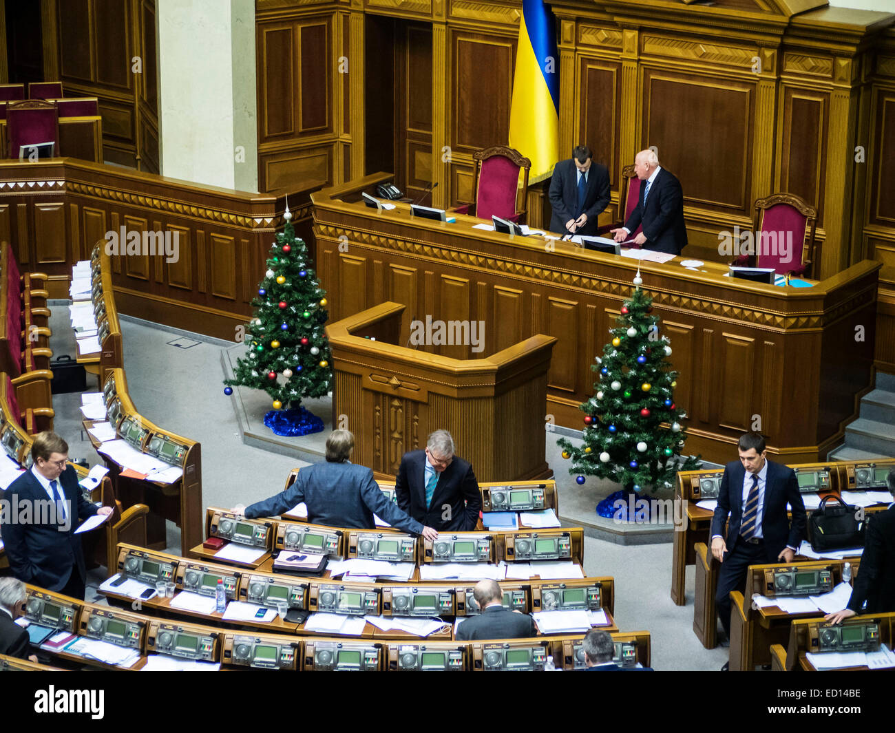 Верховная политика. Верховная рада Украины 2014 год.