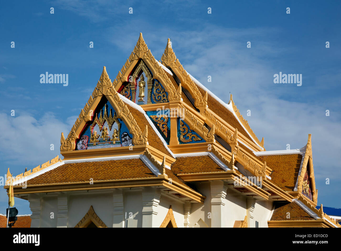 TH00178-00...THAILAND - Incredible artistry with the decoration of temples. This roof is one of the buildings at Wat Traimit. Stock Photo