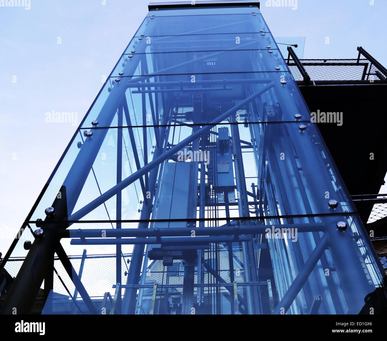 Glass elevator exterior hires stock photography and images Alamy