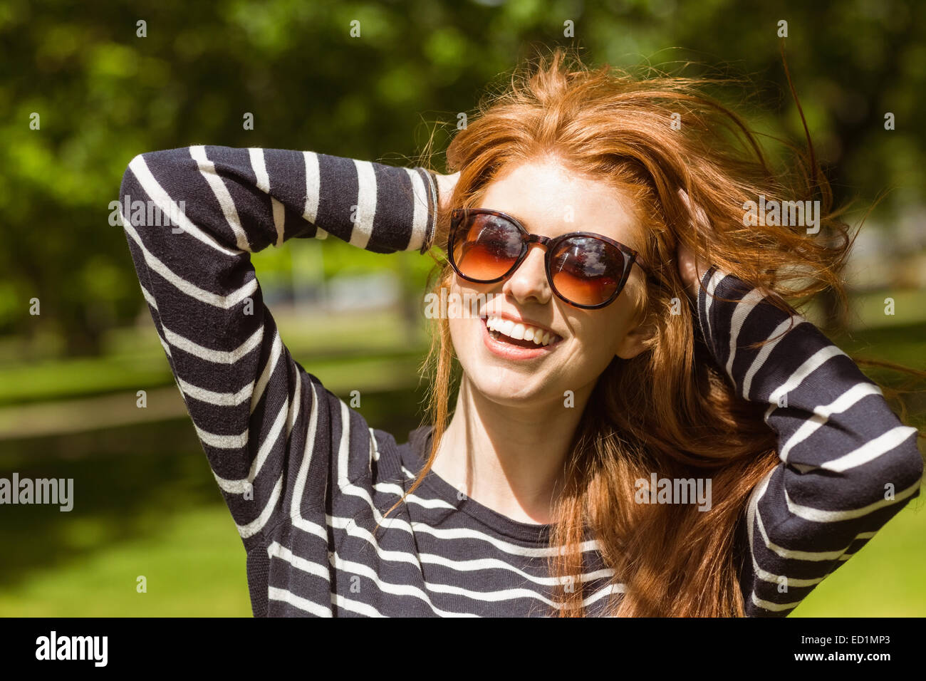 Beautiful young woman wearing sunglasses Stock Photo - Alamy