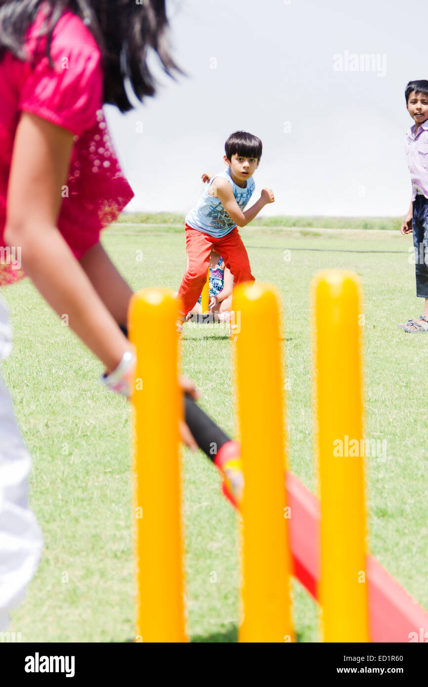 indians children park playing Cricket Stock Photo