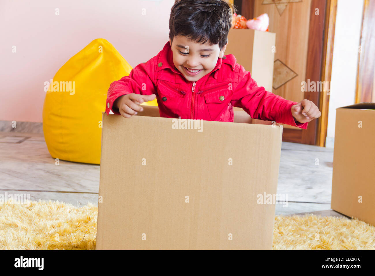 1 indian child boy home fun Carton box Stock Photo