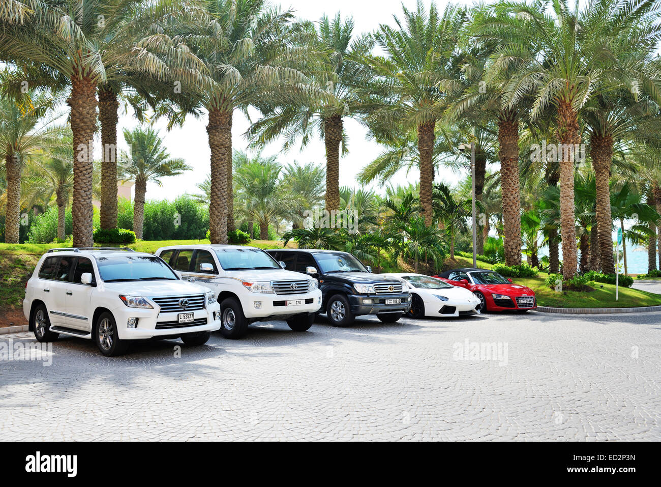 The Atlantis the Palm hotel and luxury off-road cars. It is located on man-made island Palm Jumeirah Stock Photo