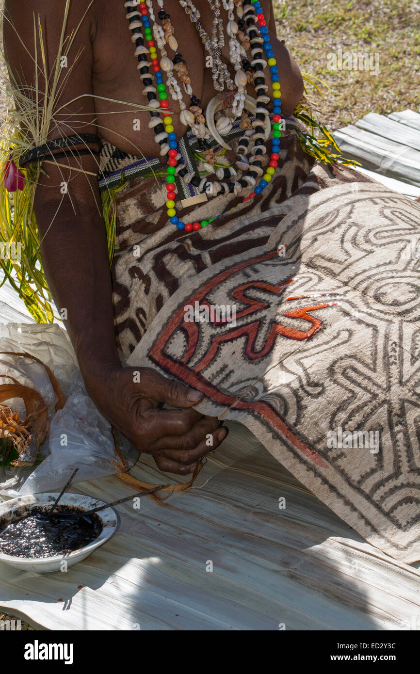 Papua New Guinea, Tufi. Traditional handmade tapa cloth, made from the paper mulberry tree, hand painted. Stock Photo