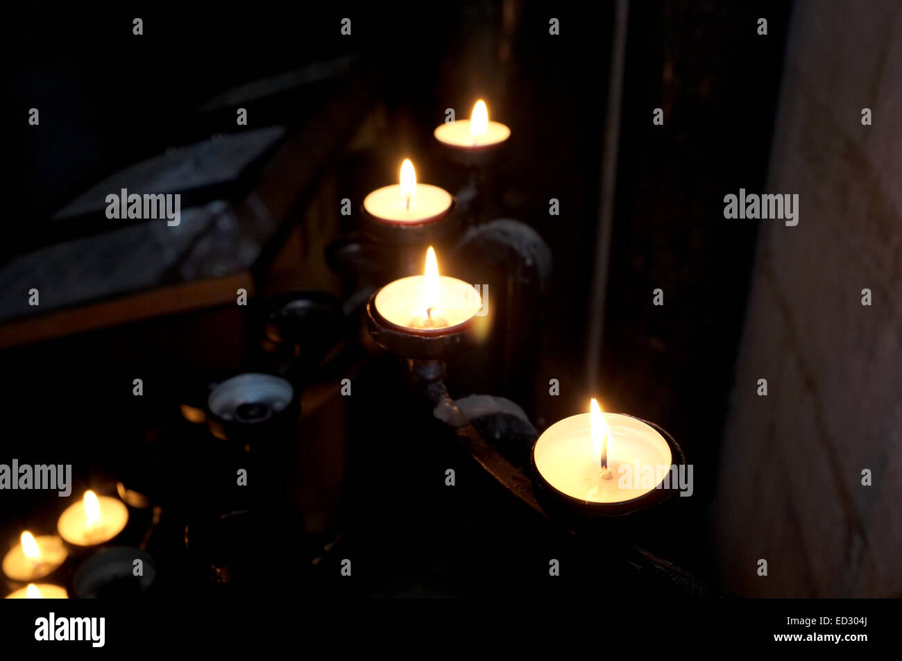 votive prayer candles canterbury cathedral in kent uk december 2014 Stock Photo Alamy