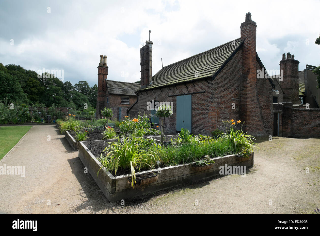 Astley hall walled garden hires stock photography and images Alamy