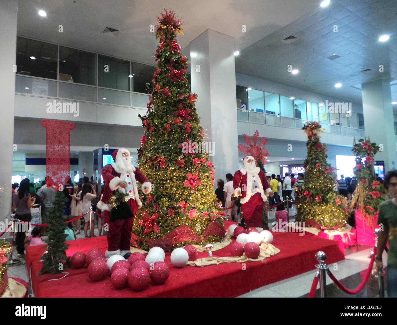 Manila Philippines 24th Dec 2014 Thousands of overseas workers arrives at NAIA