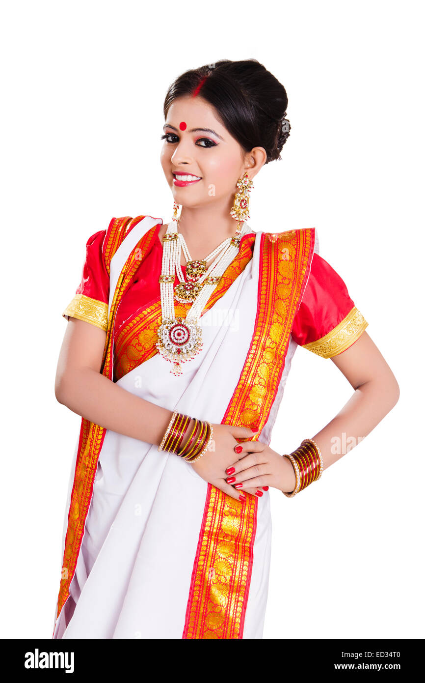 Marathi Actress Amruta Khanvilkar's Fierce Pose In White Dress Will Make  Your Jaws Drop, See Pics
