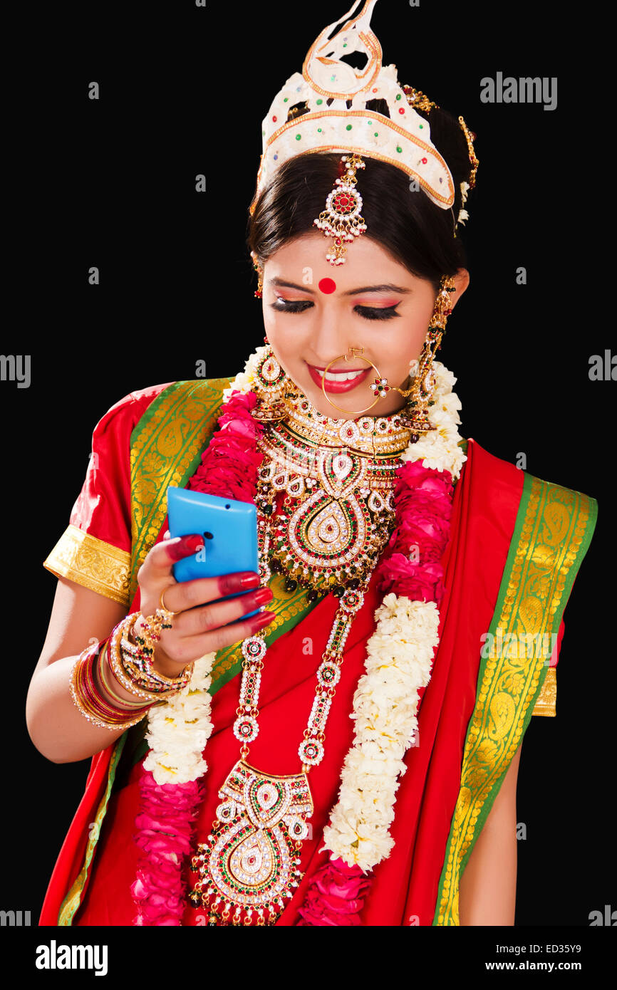 1 Bengali Bride lady Wedding chatting  phone Stock Photo