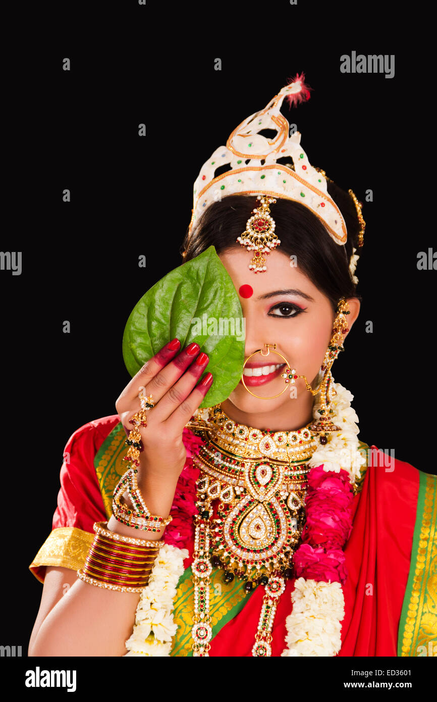 Pin by Sutapa Sengupta on Bengali Wedding Bride/Groom | Bengali bride,  Indian bride makeup, Dancing girl images