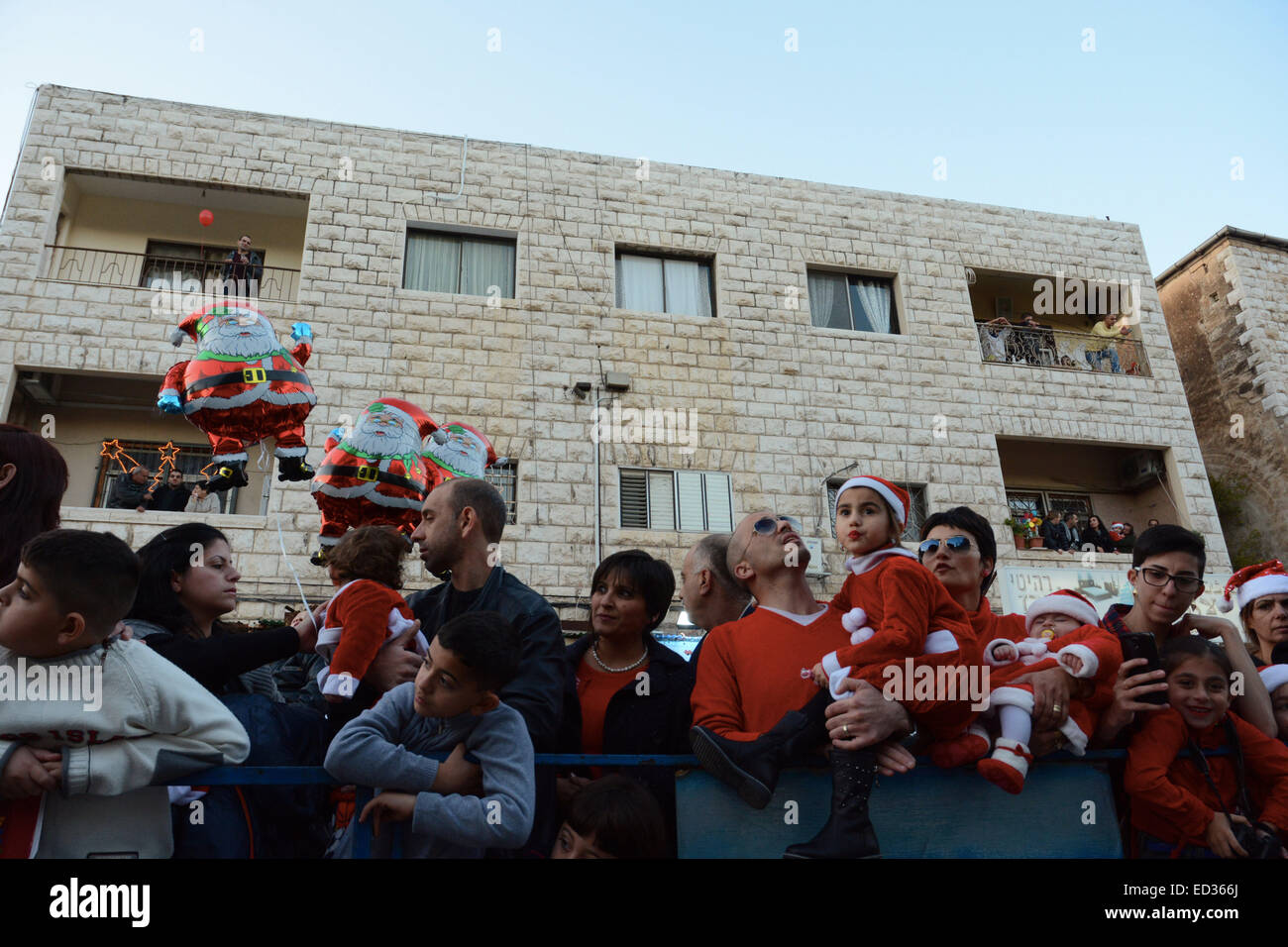 Christmas parade in Nazareth. Christmas Eve is much celebrated in Nazareth, the town of the Galilee where Jesus is believed to have grown up, despite of predominantly Muslim town, Christmas celebration is strongly participated. © Laura Chiesa/Pacific Press/Alamy Live News Stock Photo