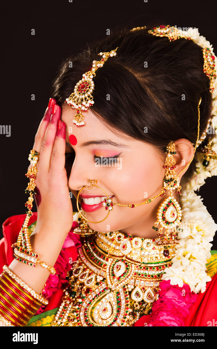 Pin by Dev on Indian Beauty | Bengali bridal makeup, Indian wedding couple  photography, Indian bridal photos