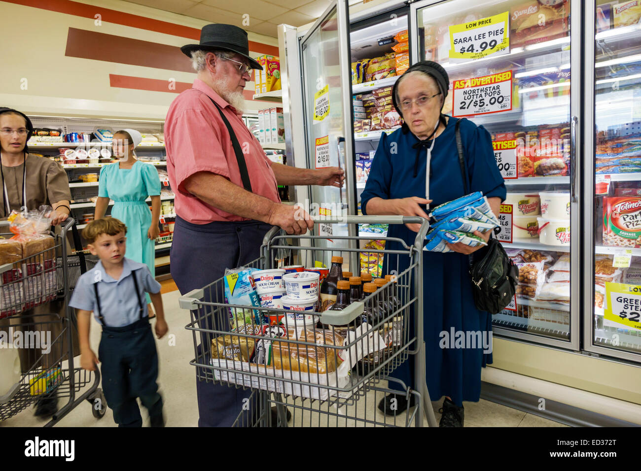 Arthur illinois shopping shopper shoppers shop shops hires stock
