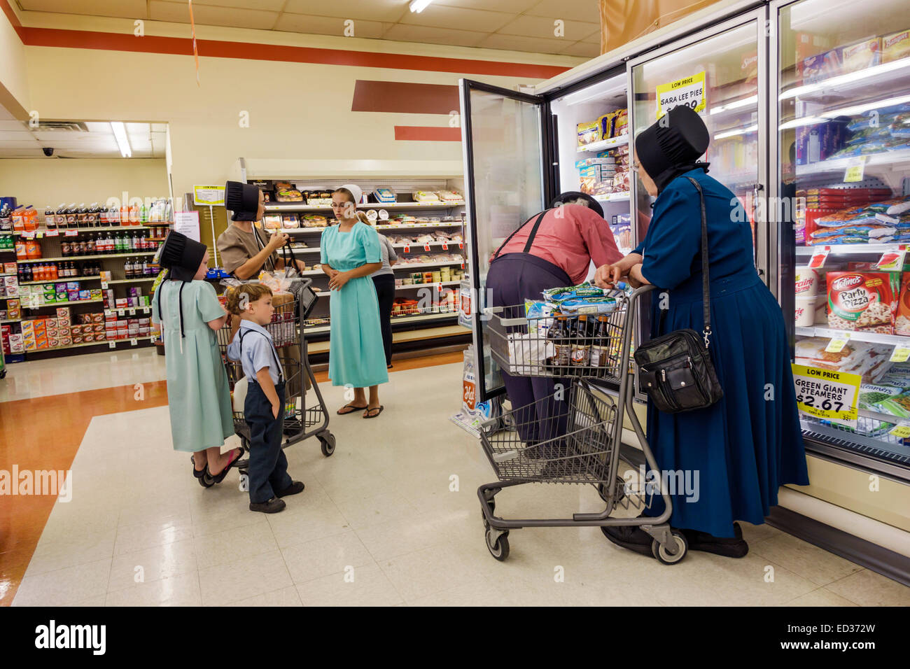 Illinois Arthur,Vine Street,IGA Foodliner,grocery store,supermarket,food,shopping shoppers shop shops market buying selling,store stores business busi Stock Photo