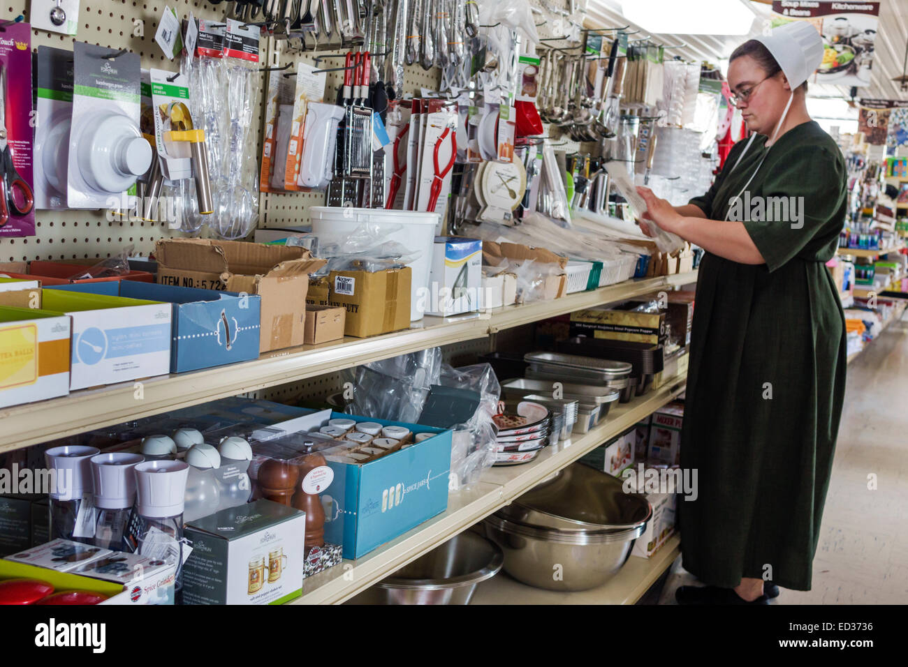Amish Clothing High Resolution Stock Photography and Images Alamy