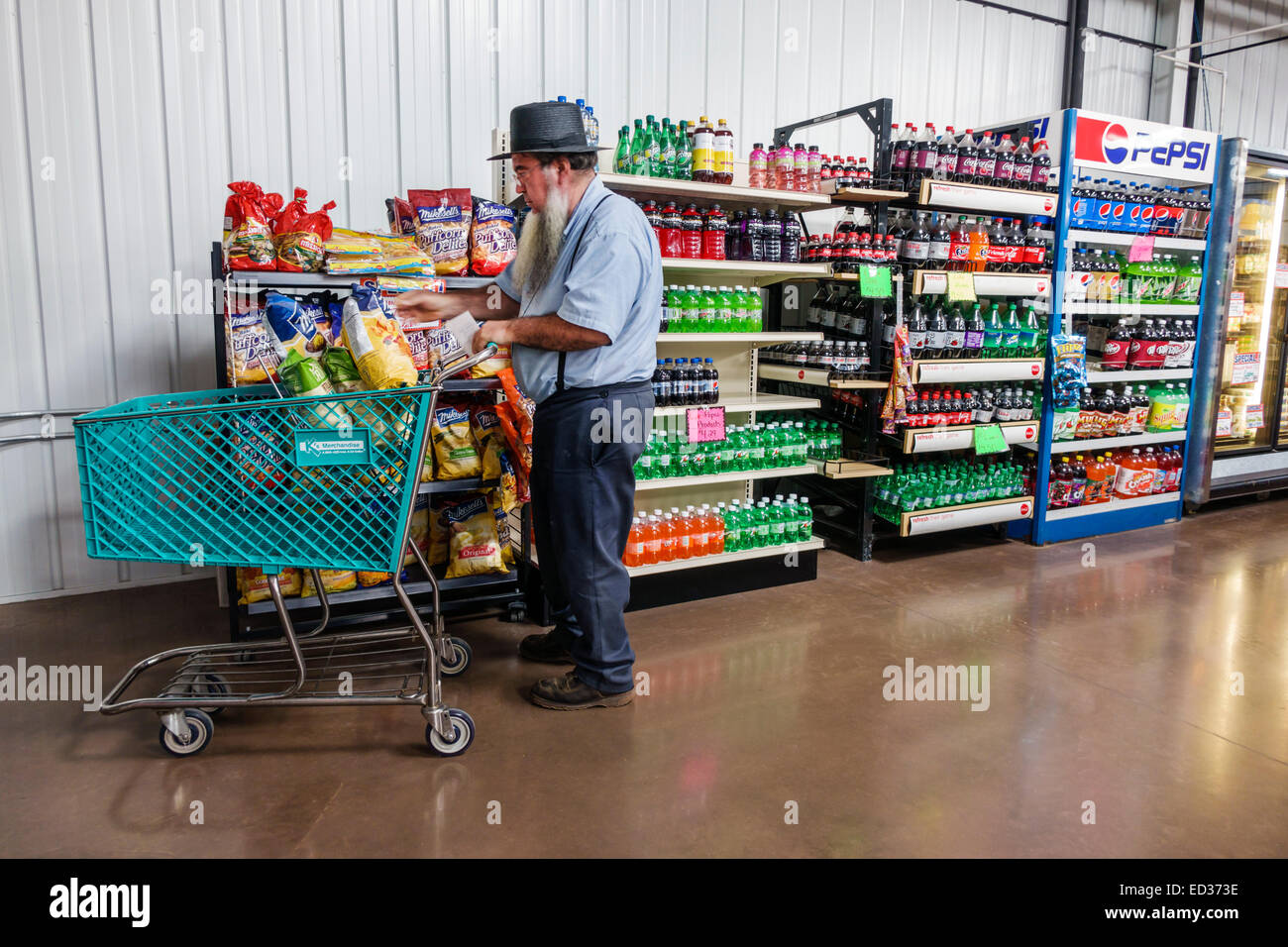 Bulk buying supermarket hi-res stock photography and images - Alamy